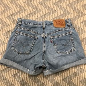 Stretchy Levi’s high waisted shorts